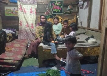 Tinggal di Rumah Tak Layak Huni, Janda 5 Anak di Pesisir Selatan Tertatih Menjalani Hidup