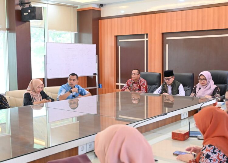 Wakil Wali Kota Bukittinggi, Ibnu Asis, membuka Rapat Koordinasi Satu Data Indonesia Tingkat Daerah Tahun 2026 di Balai Kota Bukittinggi, Kamis (29/10/2026).