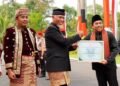 Bank Nagari Raih Penghargaan BUMD Peduli Lingkungan dari Pemprov Sumbar