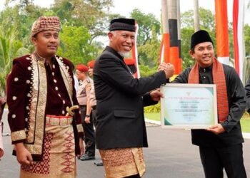 Bank Nagari Raih Penghargaan BUMD Peduli Lingkungan dari Pemprov Sumbar