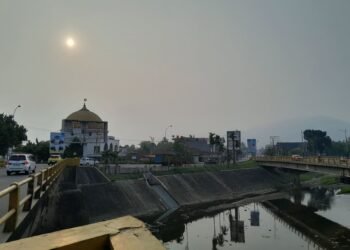 Kabut Asap Kembali Selimuti Kota Padang, Bukit Barisan Nyaris Tak Terlihat