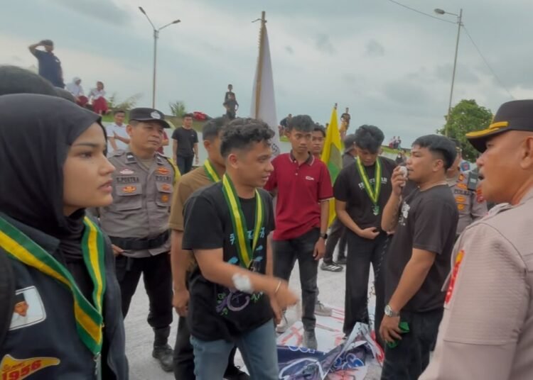 Aksi penyampaian aspirasi di Lapas Muaro, Kota Padang, Senin (5/10/2026),