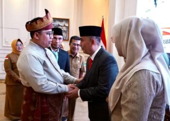 Wali Kota Padang Panjang Lantik Sekdako, Tekankan Disiplin dan Target Kinerja