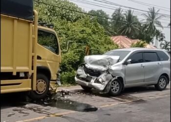 Video: Minibus dan Truk Kecelakaan di Pesisir Selatan, Kendaraan Ringsek