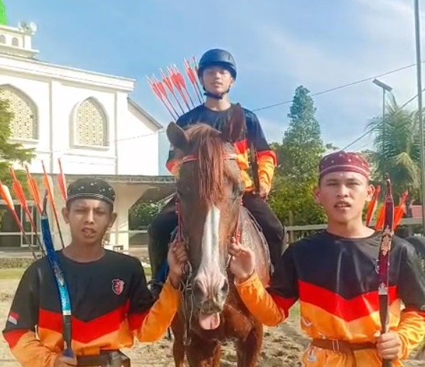 Tiga dari enam santri Pondok Pesantren Kanzul Ulum Tahfizhul Qur’an dan Diniyyah di Pasia Nan Tigo, Kota Padang, yang akan berlaga pada Porprov Sumbar 2026.
