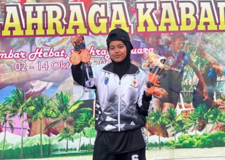 Mahasiswi Universitas Muhammadiyah (UM) Sumatera Barat, Nazmi Farini, meraih dua medali perunggu pada cabang olahraga (cabor) kabaddi putri dalam Pekan Olahraga Provinsi (Porprov) XVI Sumatera Barat (Sumbar) 2026.