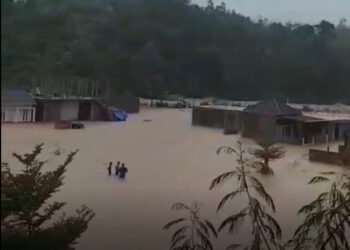 Video: Banjir Rendam Perumahan di Sungai Bangek Padang