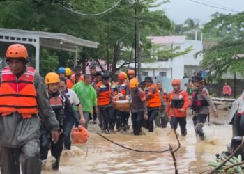 Banjir Luapan Sungai Rendam Tiga Kecamatan di Padang, Puluhan Warga Dievakuasi