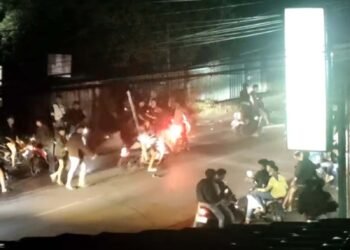 Video: Sejumlah Pemuda di Solok Diduga Tawuran, Ada Senjata Tajam dan Petasan