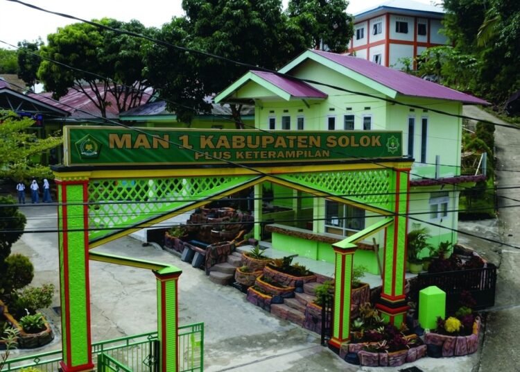 Tampak depan MAN 1 Solok Plus Keterampilan. Foto: man1solok.sch.id
