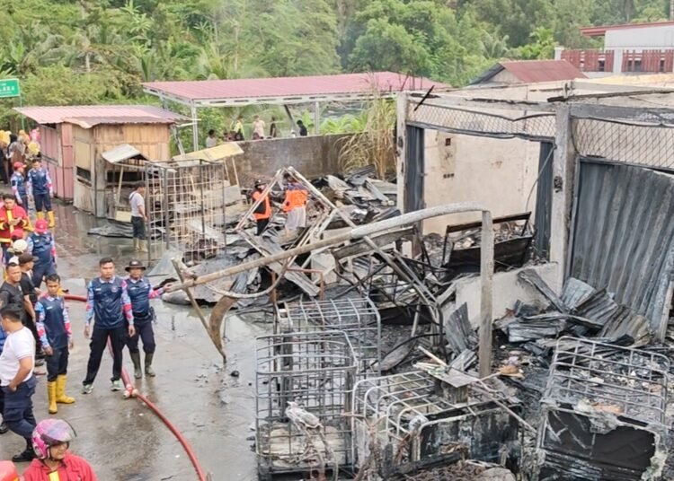 Kebakaran hebat melanda kawasan pertokoan di Jalan Jawa Gadut, Kelurahan Limau Manis, Kecamatan Pauh, Kota Padang, Sumatera Barat, pada Senin (12/10/2026) pagi.