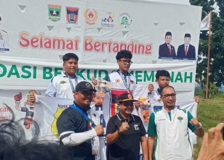 Kontingen Kota Padang meraih gelar juara umum cabang olahraga Pordasi Berkuda Memanah pada Porprov Sumbar XVI 2026 dengan perolehan 11 medali emas dan satu medali perunggu di Pantai Pasir Jambak, Padang, Minggu (11/10/2026).