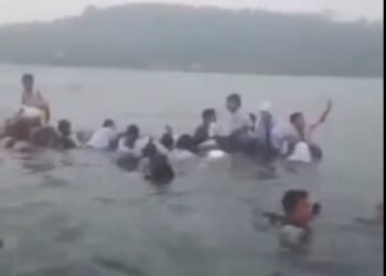 Detik-Detik Perahu Angkut Puluhan Pelajar Terbalik di Mentawai, Para Siswa Menangis Histeris