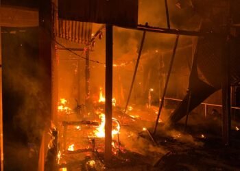 Rumah, Depot Air Minum, dan Bentor Ludes Terbakar di Padang