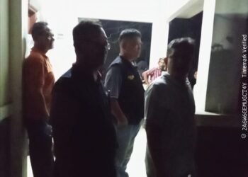 Kecewa Bantuan Banjir Tahap II Belum Cair, Warga Padang Segel Kantor Lurah