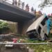 Setir Lengket, Bus Terjun ke Bawah Jembatan di Jalan Payakumbuh—Bukittinggi, Korban 1 Penumpang