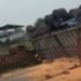 2 Truk Tabrakan di Sitinjau Lauik, Kendaraan Terbalik hingga Jagung Berserakan