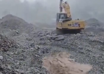 Cuaca Ekstrem Picu Kenaikan Debit Sungai di Agam, Ekskavator Disiagakan