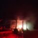 Diparkir di Teras Rumah, Sebuah Minibus di Agam Terbakar