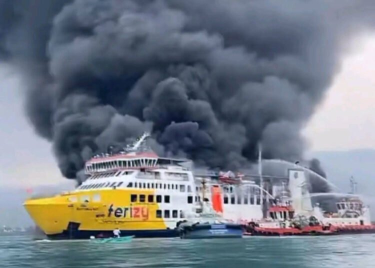 Kapal motor penyeberangan (KMP) Batumandi dilaporkan terbakar di kawasan penyeberangan Merak–Bakauheni, Selasa (20/10/2026)