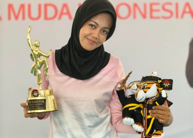 Mahasiswi STIKES Indonesia, Zahra, menorehkan sederet prestasi di cabang olahraga pencak silat sepanjang 2026.