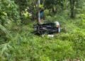 Video: Mobil Masuk Jurang Usai Tabrak Pemotor di Pesisir Selatan