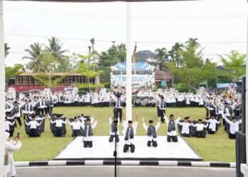 Pemko Pariaman Peringati Hari Santri, Puluhan Santri Tampilkan Tari Massal Samrah