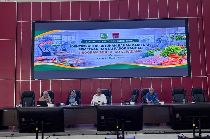 Pemko Padang menggelar grup diskusi terpumpun Penguatan Produksi dan Rantai Pasok Produk Pertanian di Ruang Bagindo Aziz Chan, Balai Kota Aia Pacah, Kota Padang, Kamis (22/10/2026). Foto: Pemko Padang