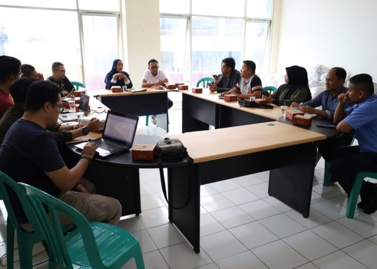 Pemko Bukittinggi menggelar rapat pembahasan rekayasa lalu lintas terkait penerapan jalur dua arah di ruas Jalan Perintis Kemerdekaan hingga Jalan Pemuda, Jumat (23/10/2026).