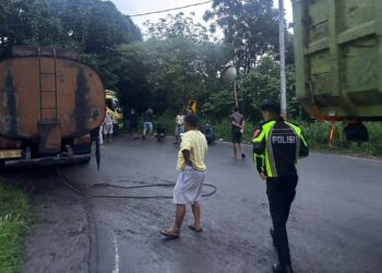 Dua Truk Tabrakan di Lima Puluh Kota
