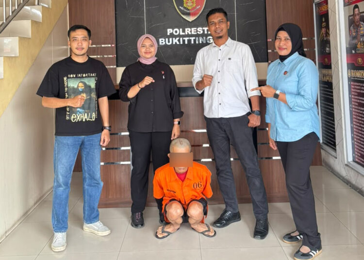 Polisi menangkap seorang pria di Batam, Kepulauan Riau, pada 23 Oktober 2026 karena diduga menyetubuhi anak kandung dan anak tirinya di Nagari Batagak, Kecamatan Sungai Pua, Agam, Sumatera Barat. Foto: Polresta Bukittinggi