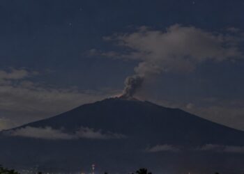 Gunung Marapi Kembali Erupsi, Masyarakat Diminta Jauhi Radius 3 Kilometer dari Puncak
