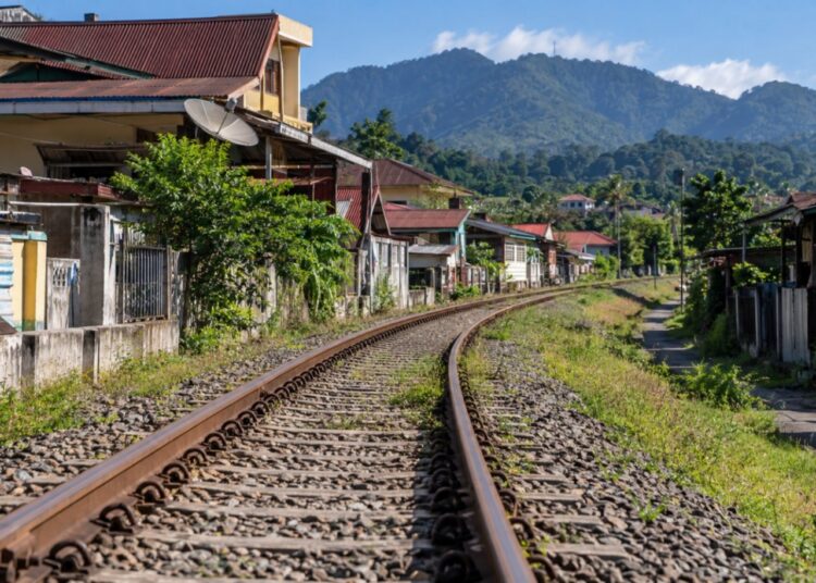Ilustrasi jalur rel kereta api. Foto: Ilustrasi AI