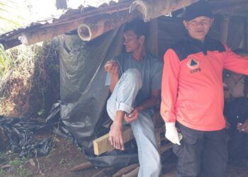 Pria Tanpa Busana Ditemukan Tewas Tergantung di Tanah Datar, Ada Luka Robek di Tangan Kanan
