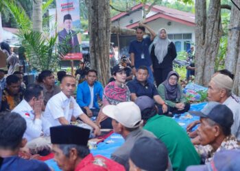 Bupati Dharmasraya Serahkan Bantuan 12,3 Ton Benih Jagung kepada 42 Kelompok Tani