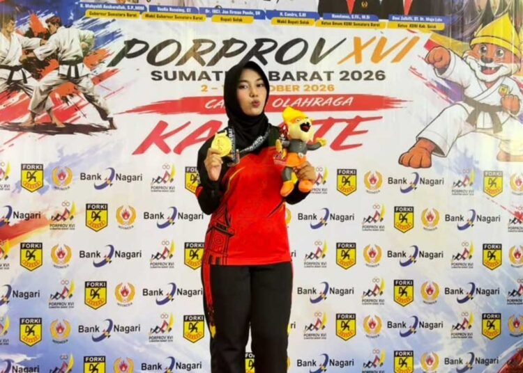 Mahasiswi Fakultas Hukum Universitas Muhammadiyah (UM) Sumatera Barat, Chelse Lexem, meraih medali emas pada cabang olahraga karate nomor kumite perorangan putri kelas -61 kilogram dalam Pekan Olahraga Provinsi (Porprov) XVI Sumatera Barat 2026.
