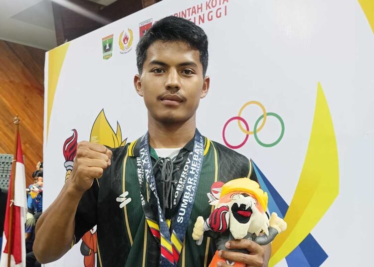Mahasiswa Universitas Muhammadiyah (UM) Sumatera Barat, Maulana Malik Habibi, meraih medali perunggu pada cabang olahraga (cabor) wushu nomor Taijijian dalam ajang Pekan Olahraga Provinsi (Porprov) Sumbar 2026 yang digelar pada 1–5 Oktober. I