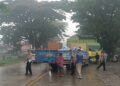 Dua Truk Tabrakan di Dharmasraya, Satu Pengemudi Terjepit dalam Kendaraan