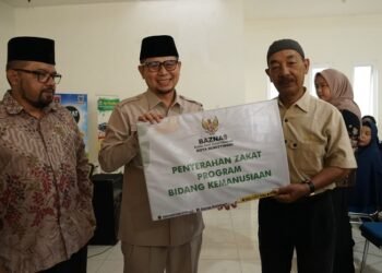 Pemko Bukittinggi Bersama Baznas Salurkan Zakat Untuk 52 Mustahik